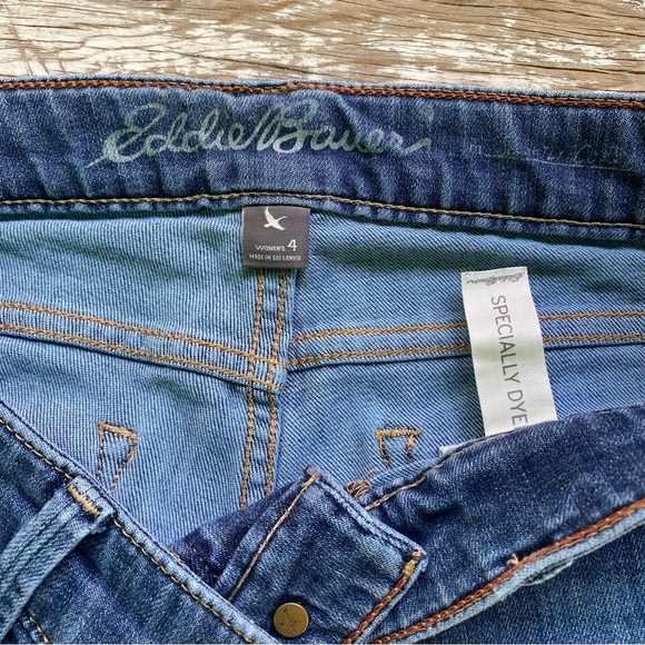 Eddie Bauer jean shorts, size 4, bermuda style walking shorts - Picture 6 of 6